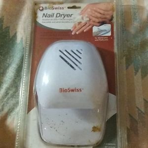 Women's nail dryer